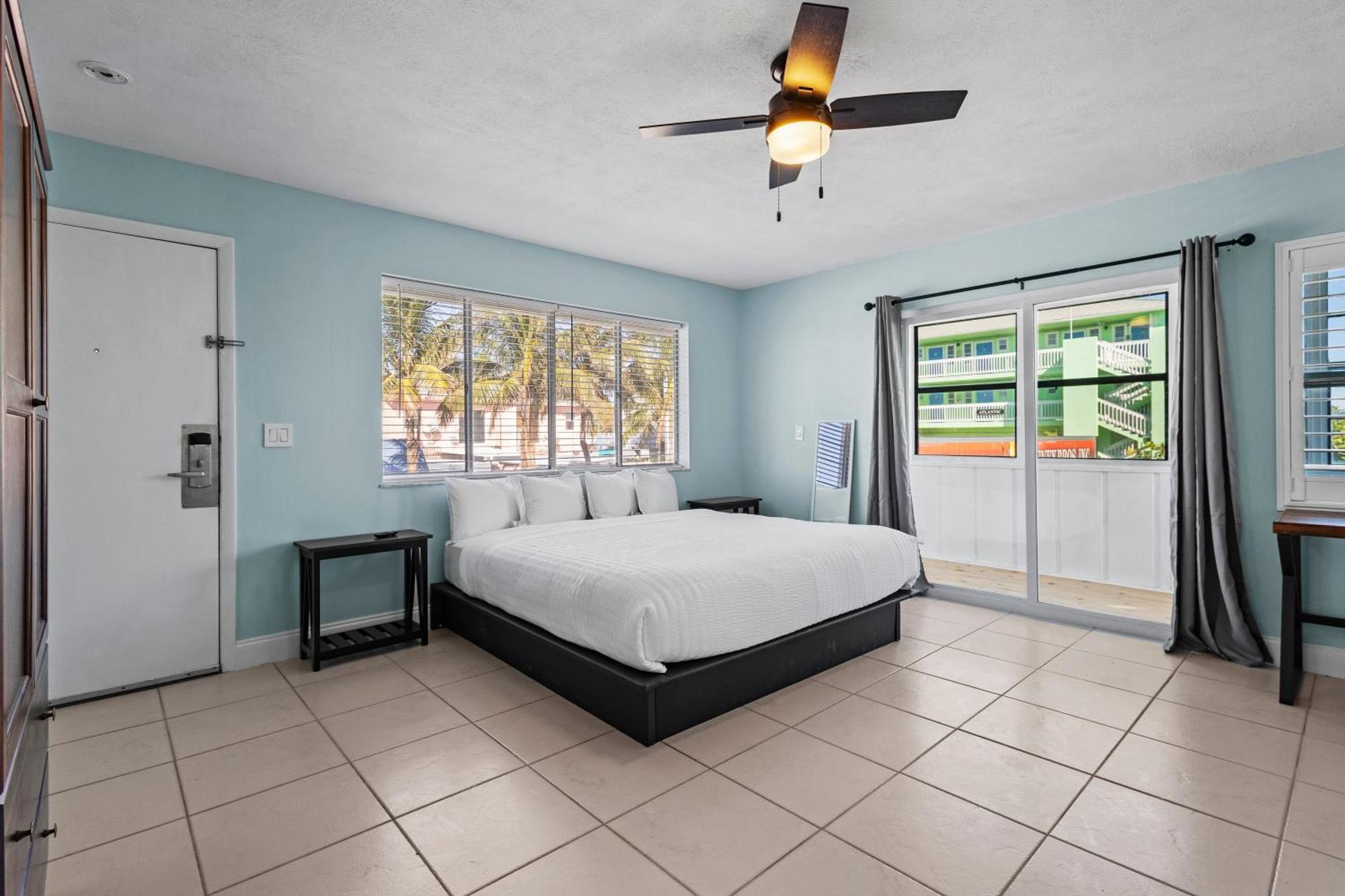 Partial Ocean View Hotel Room- King Bed #1 Fort Pierce Eksteriør bilde
