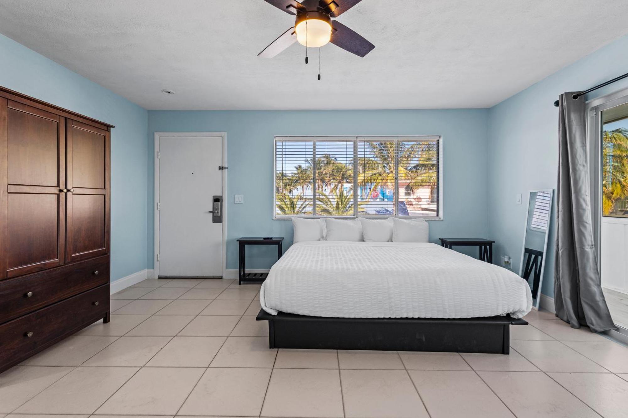 Partial Ocean View Hotel Room- King Bed #1 Fort Pierce Eksteriør bilde